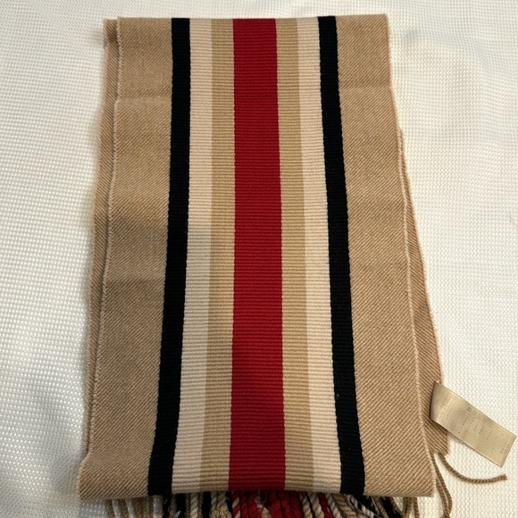 Authentic Burberry Merino wool scarf - Picture 7 of 8